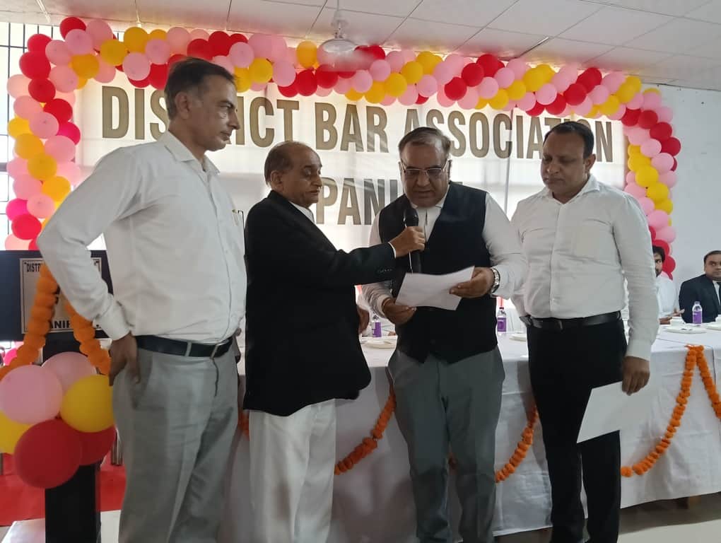 Office bearers of the District Bar Association took the oath.