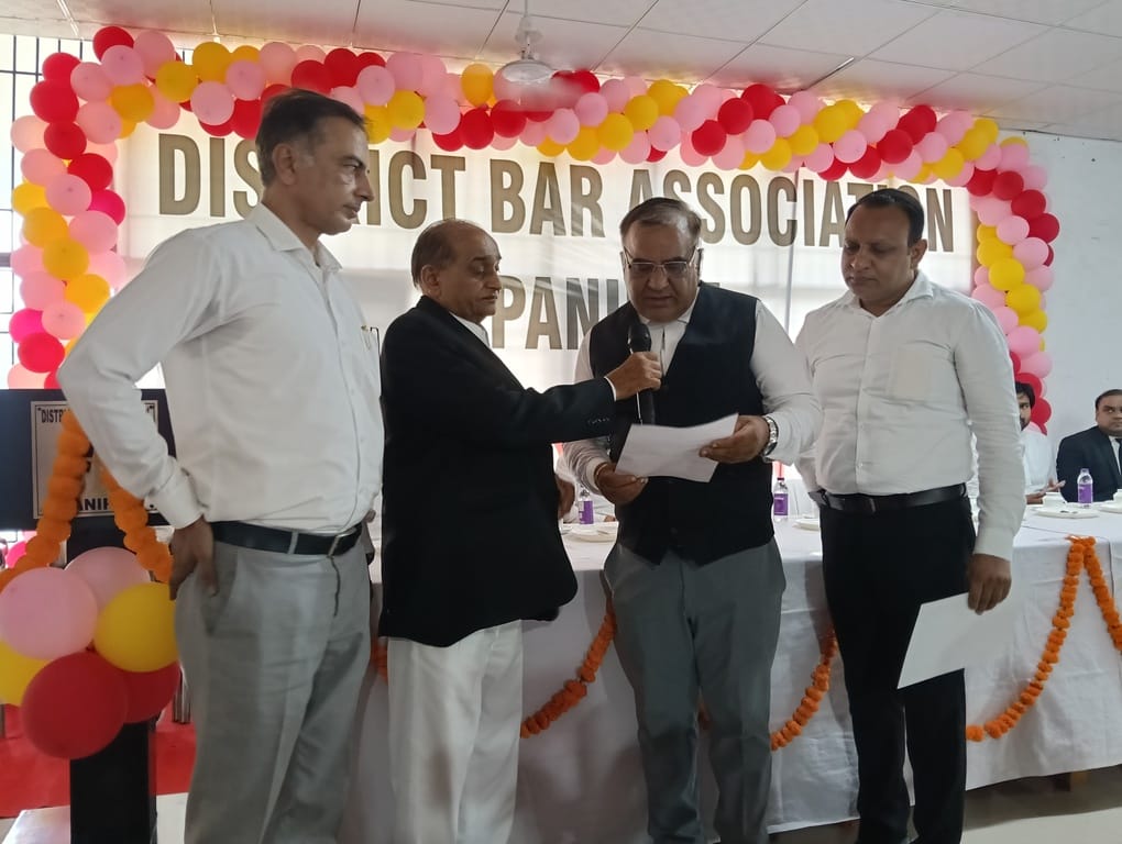 Office bearers of the District Bar Association took the oath.