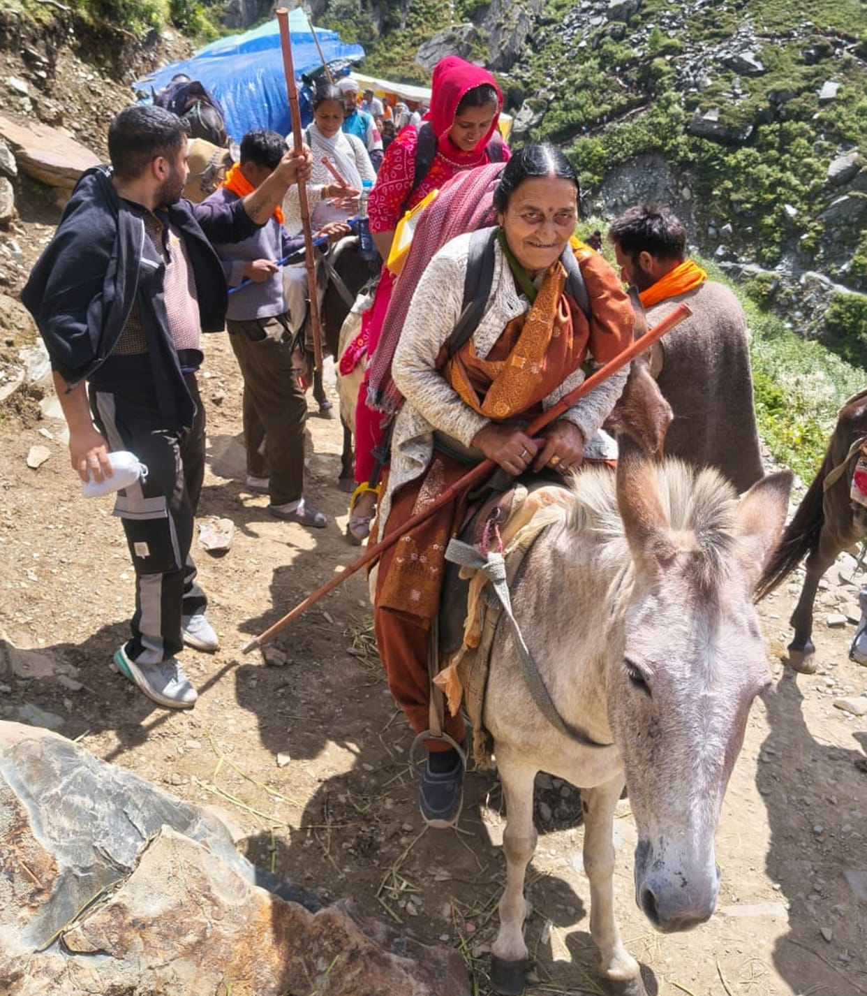 3,600 pilgrims set off from Hadsar for a glimpse of Kailash.