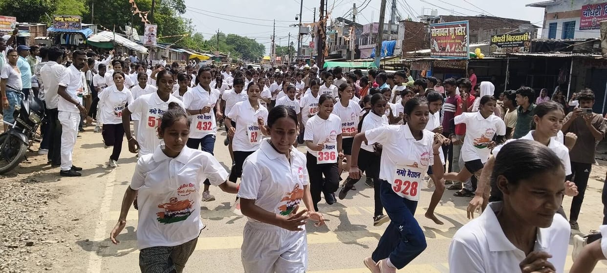 Mukesh emerged victorious in the boys' category, while Suman won in the girls' category