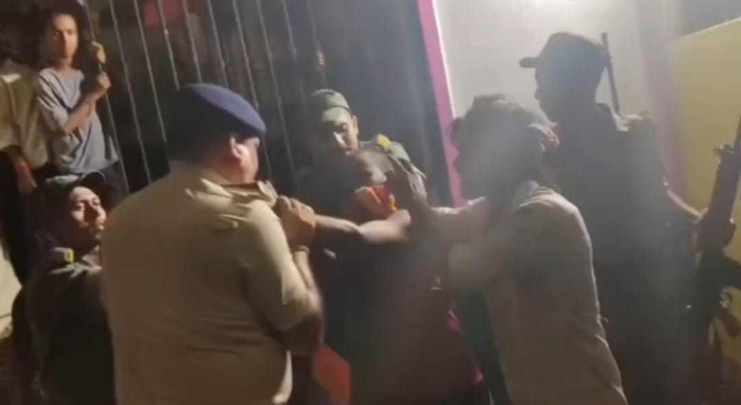 बिहार: गणेश मेले में दो गुटों में मारपीट, बीच-बचाव करने पहुंचे एएसआई से भी हाथापाई; दो हिरासत में