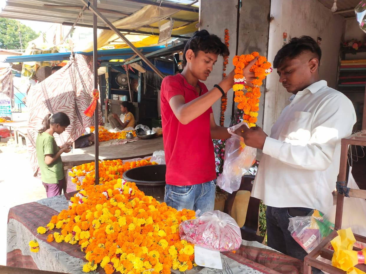 Vighnaharta is showering blessings upon the fruit market