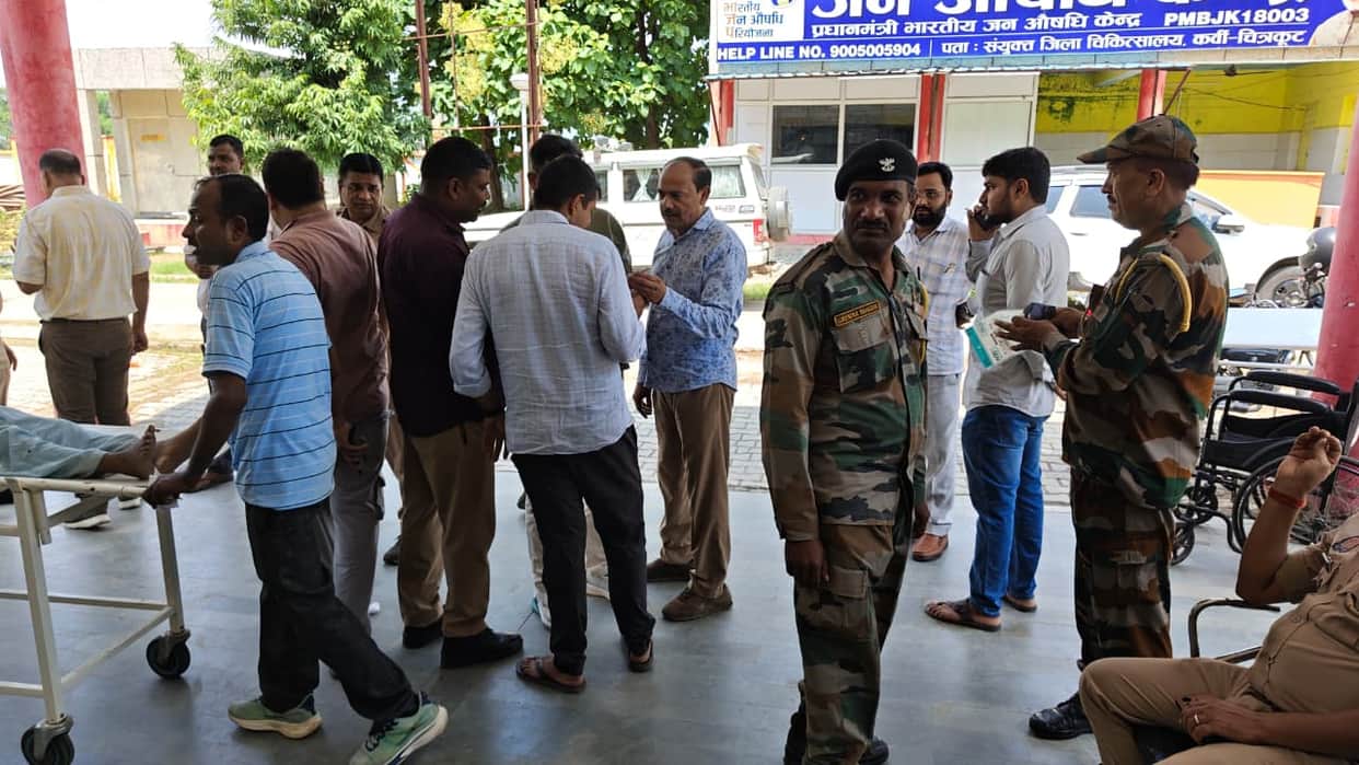Excise team attacked while raiding for illicit liquor; 4 constables injured.