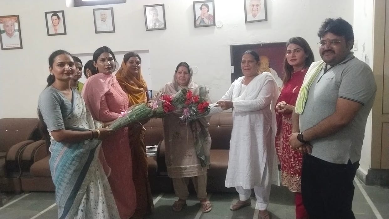 The Moonfali team of the Mangalamukhi community has been granted permission to solicit badhai traditional celebratory offerings
