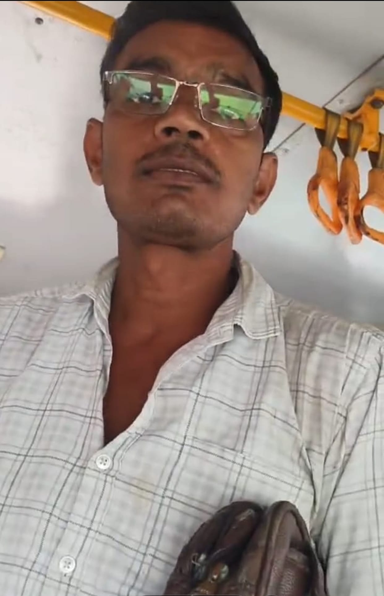Conductor flies into a rage over request for online ticket, smashes student's mobile phone