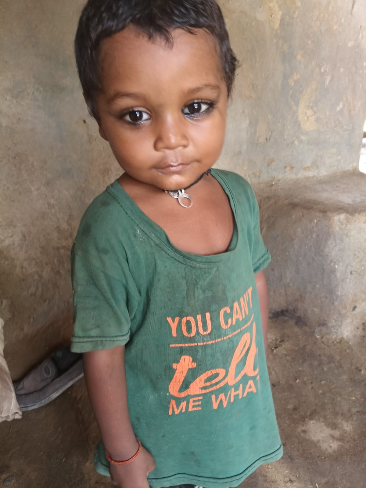 Innocent child drowned in the river right before his mother's eyes while crossing the causeway.