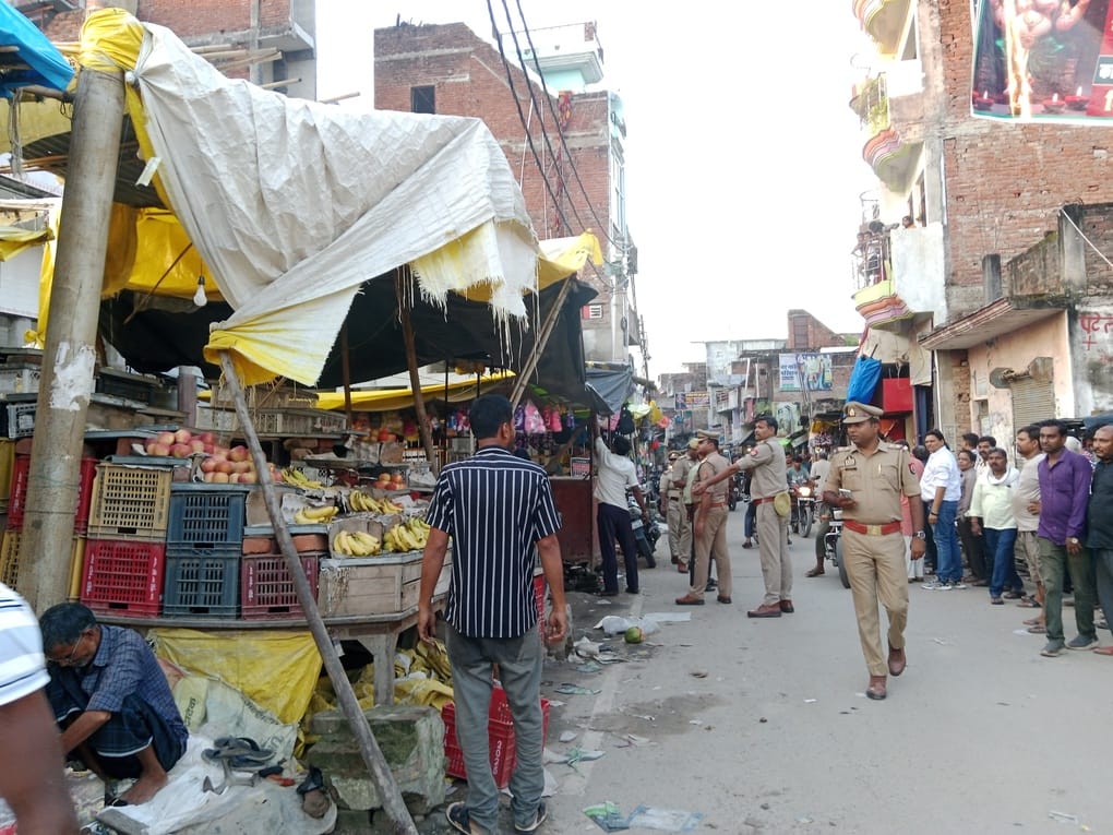 The Nawabganj police removed encroachments in Kaudihar.