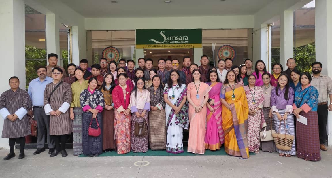 The delegation undertook an educational tour.