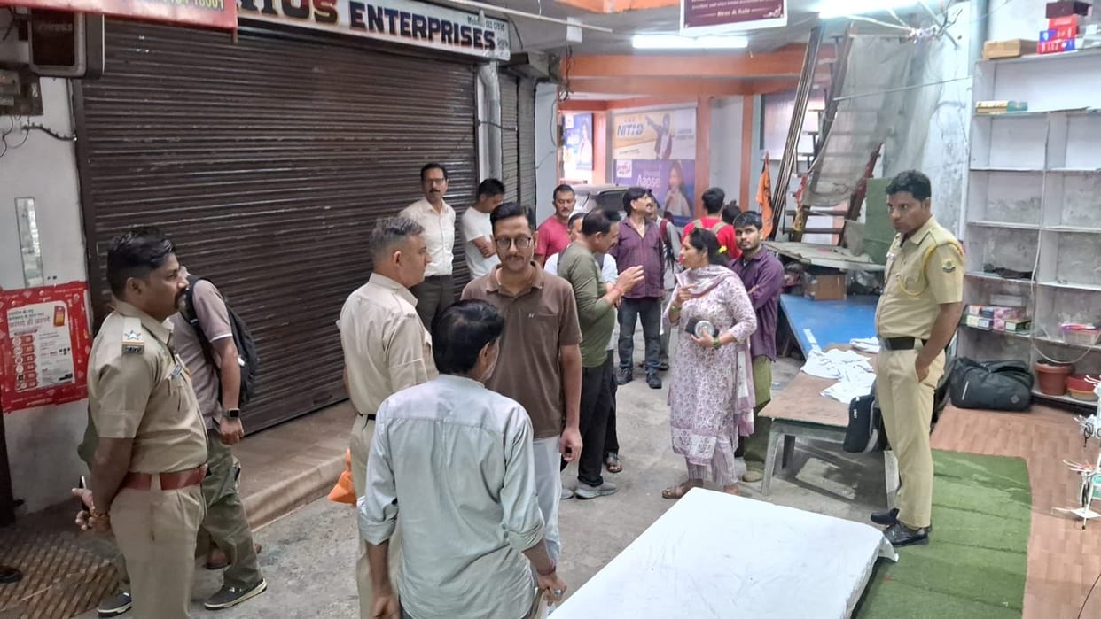 Thieves stole a necklace of notes worth Rs 2 lakh and cash worth Rs 60,000.
