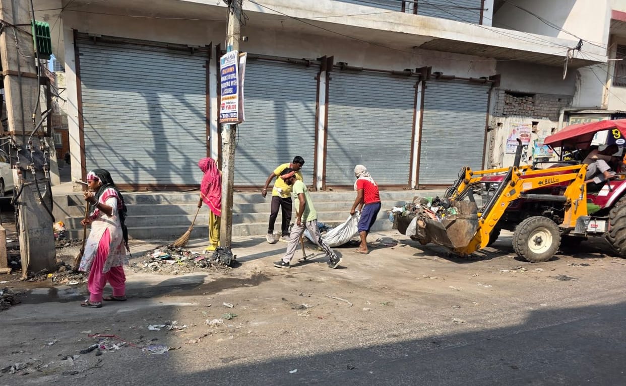 Garbage being cleared using additional bulldozers; union's ultimatum expires today.