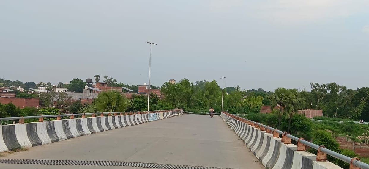 Work on installation of sensorized solar LED lights started on Dharammarpur bridge