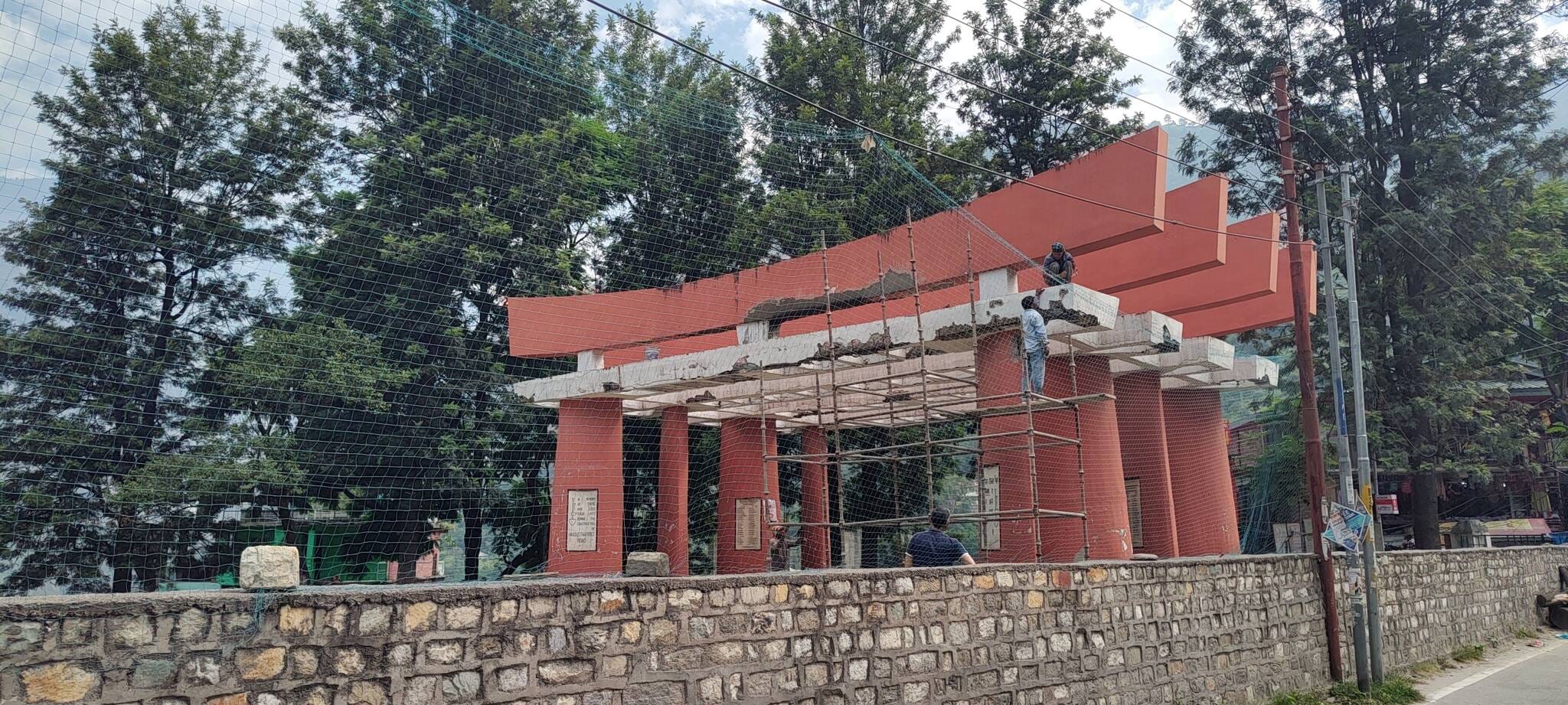 ज्यूरी में शुरू हुआ शहीद स्मारक का मरम्मत कार्य। संवाद