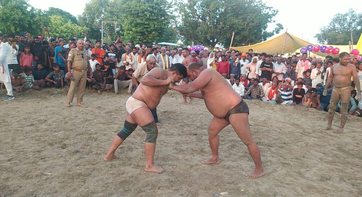 Rana of Bhadohi defeated Surendra Mujhara of Mirzapur.
