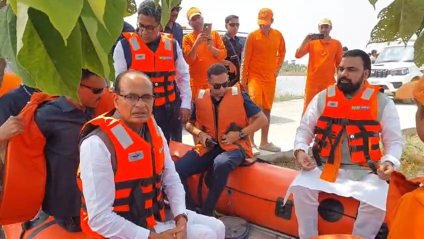 बिहार: बाढ़ प्रभावित क्षेत्रों में पहुंचे केंद्रीय मंत्री शिवराज, तबाही को देखा; सीएम ने पीएम का जताया आभार