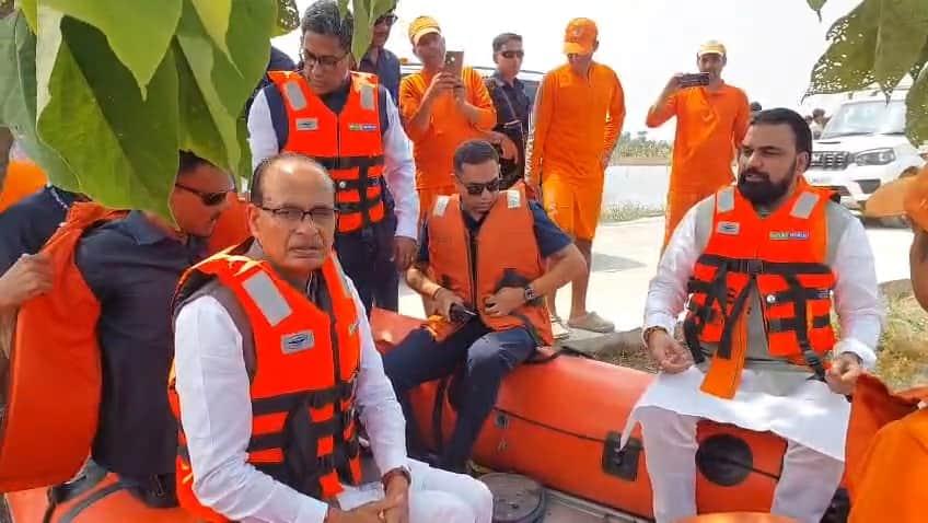 केन्द्रीय कृषि मंत्री शिवराज सिंह चौहान और मुख्यमंत्री सम्राट चौधरी बाढ़ प्रभावित क्षेत्र में।