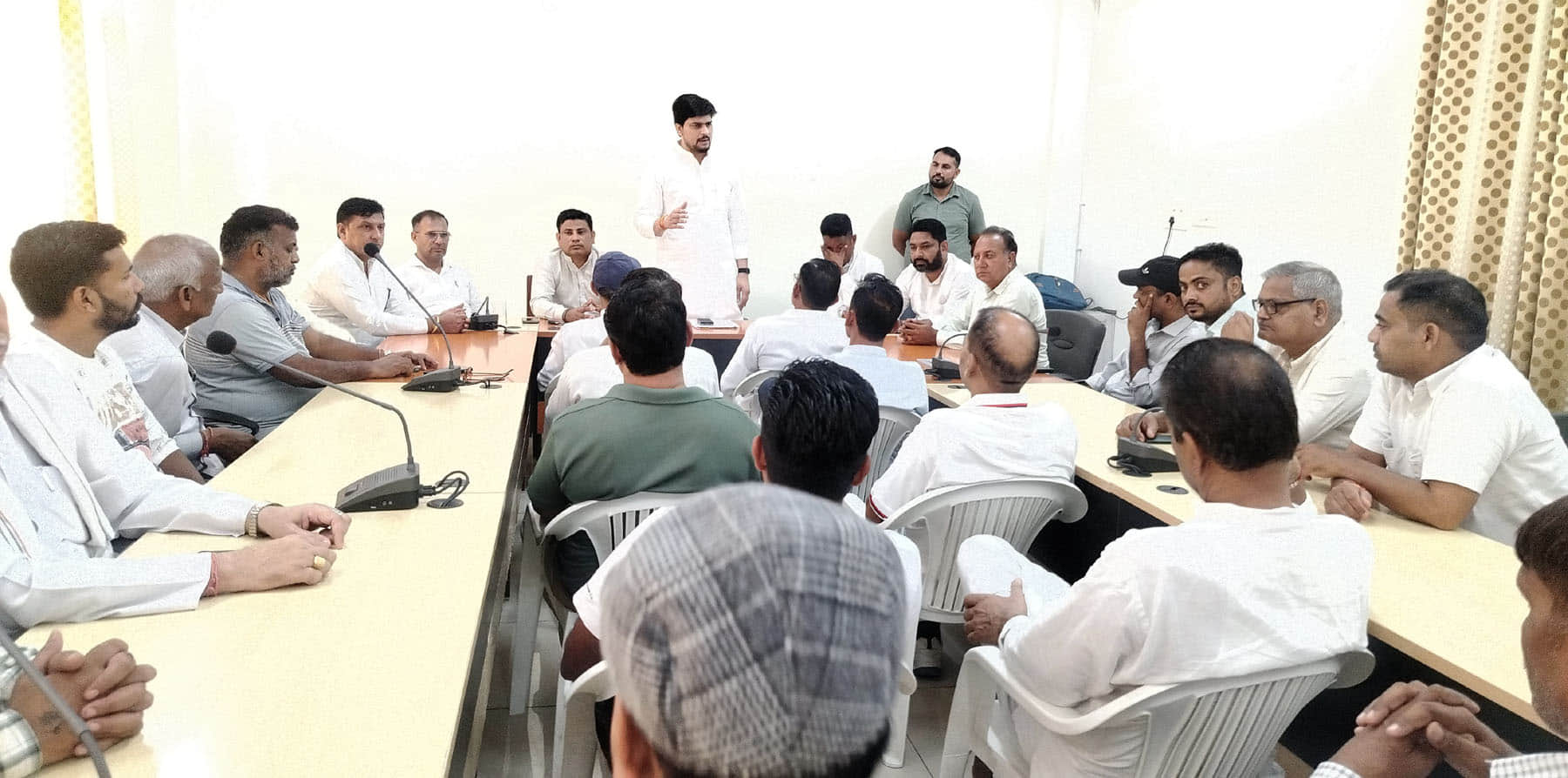 कार्यक्रम की तैयारियों को लेकर बैठक को संबोधित करते भाजपा युवा नेता तुषार ढांडा। विज्ञप्ति