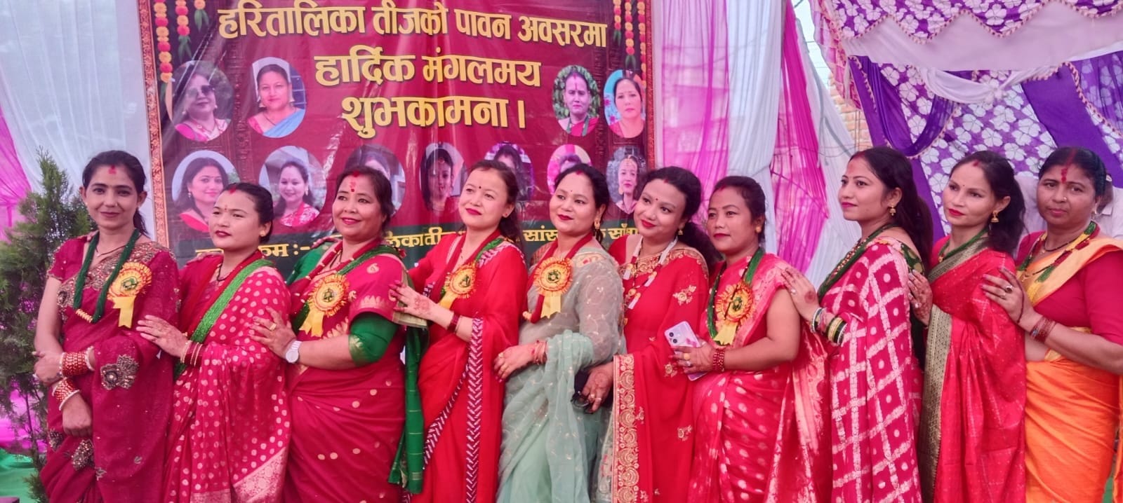 काशीपुर में आयोजित हरतालिका तीज महोत्सव में महिलाएं। स्रोत : आयोजक