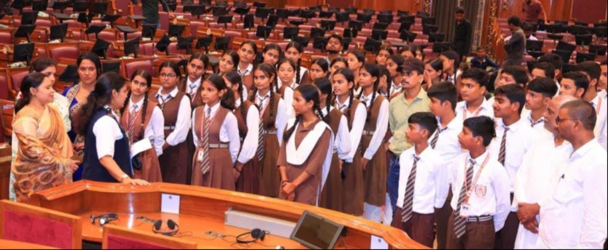 Students understood the legislative process by visiting the Legislative Assembly