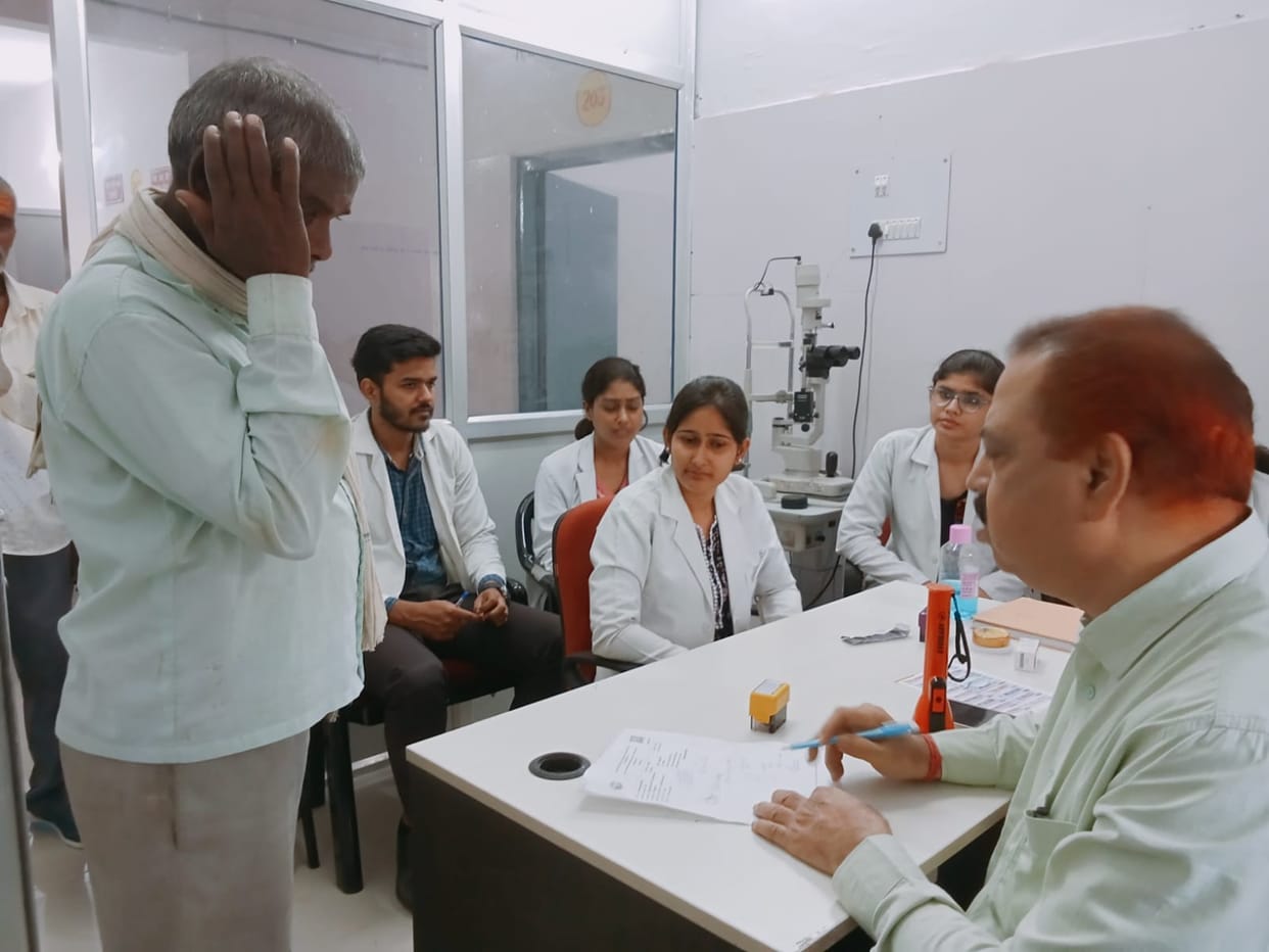 More than 50 patients are reporting daily with eye irritation and redness due to the changing weather.