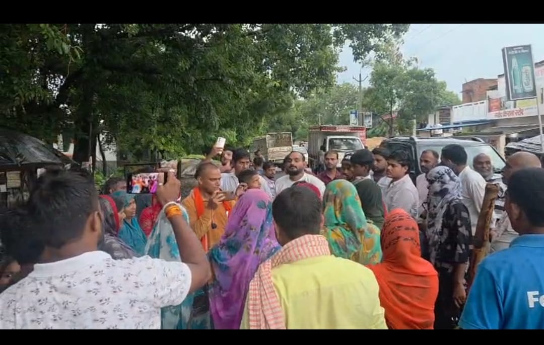Roadblock staged in protest against liquor shop.