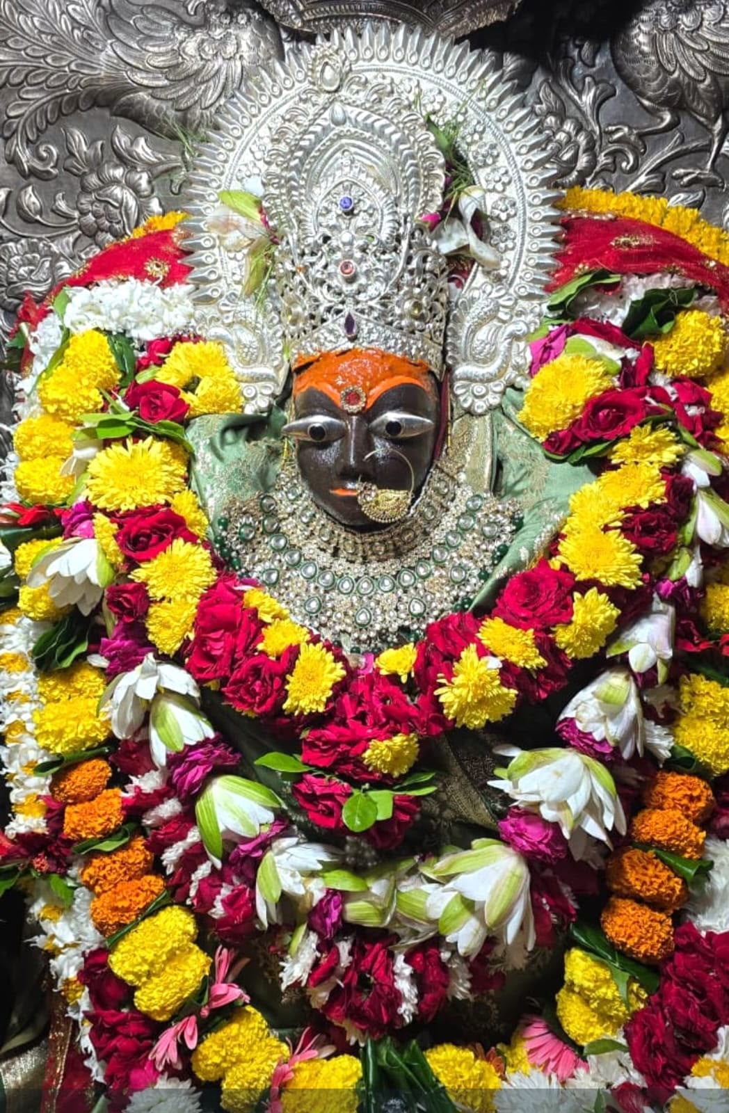 मैहर: मां शारदा मंदिर की ड्योढ़ी पर जलेंगे 1 लाख 11 हजार दीप; जिलेभर में जगमगाएंगे 4.86 लाख आशीर्वाद के दीपक