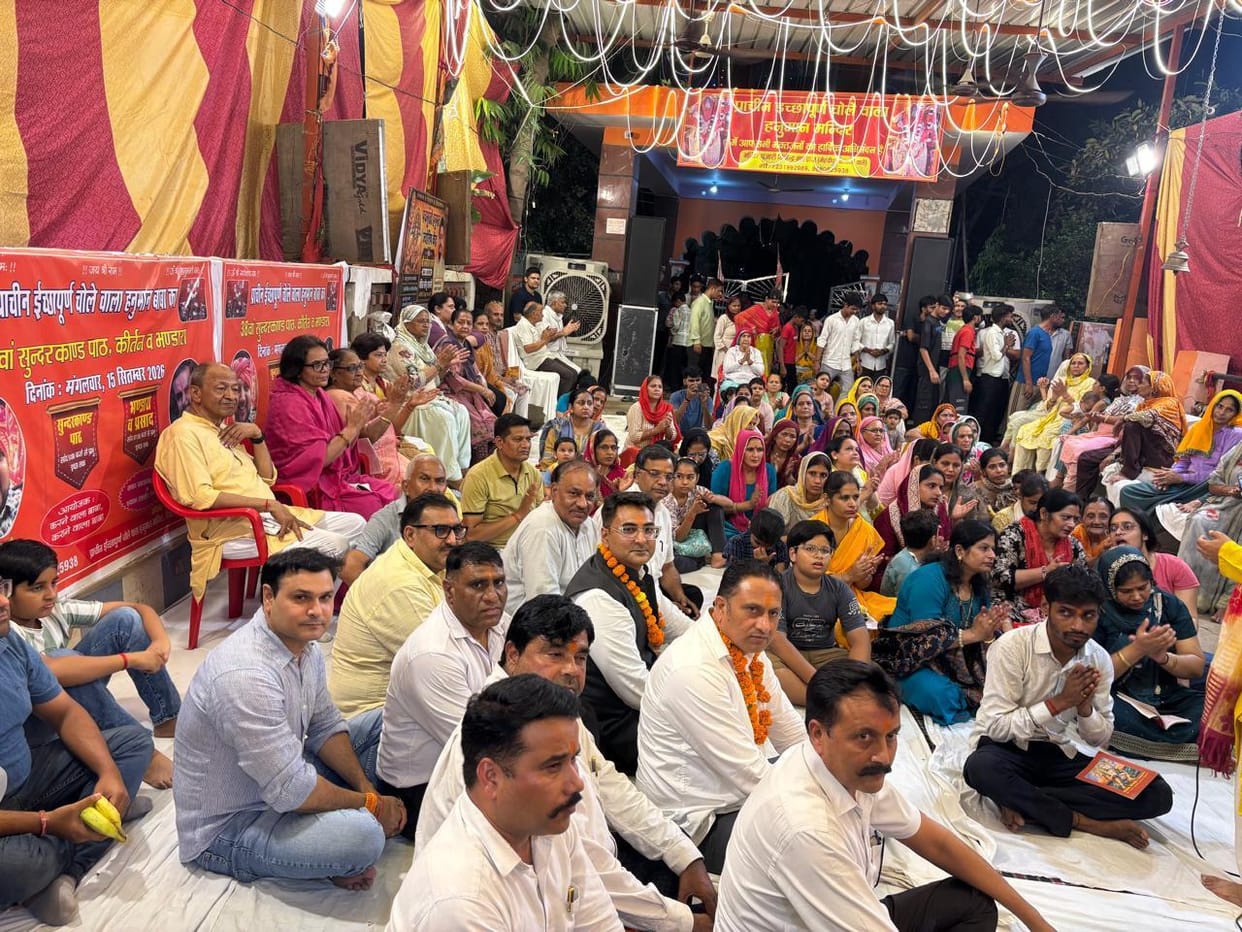 Sundarkand Path was recited at the Chole Wale Hanuman Temple.