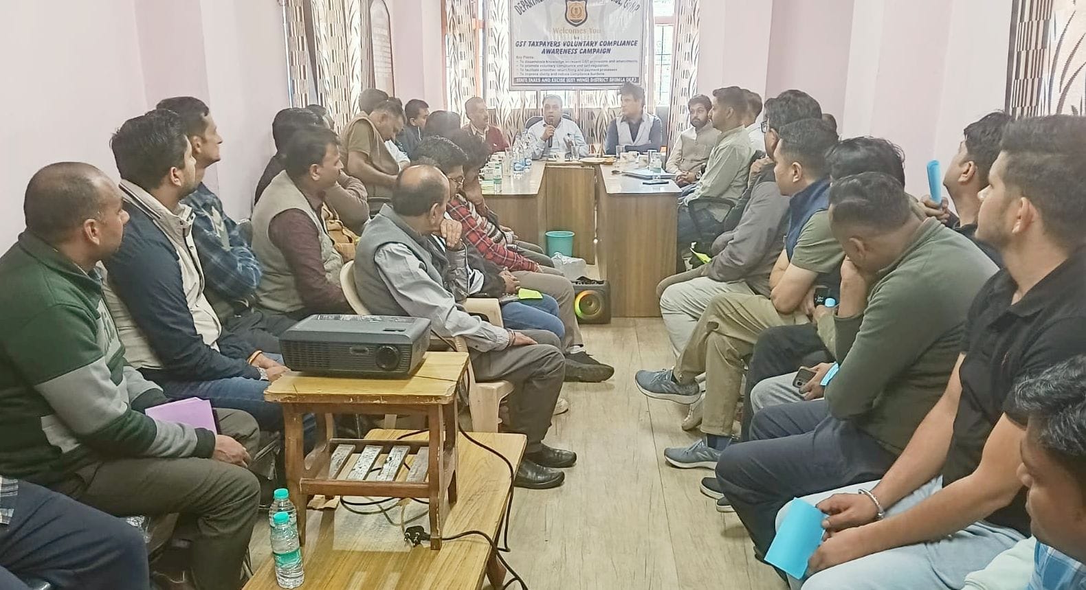 नारकंडा में व्यापारियों को जीएसटी के बारे में दिया प्रशिक्षण। संवाद