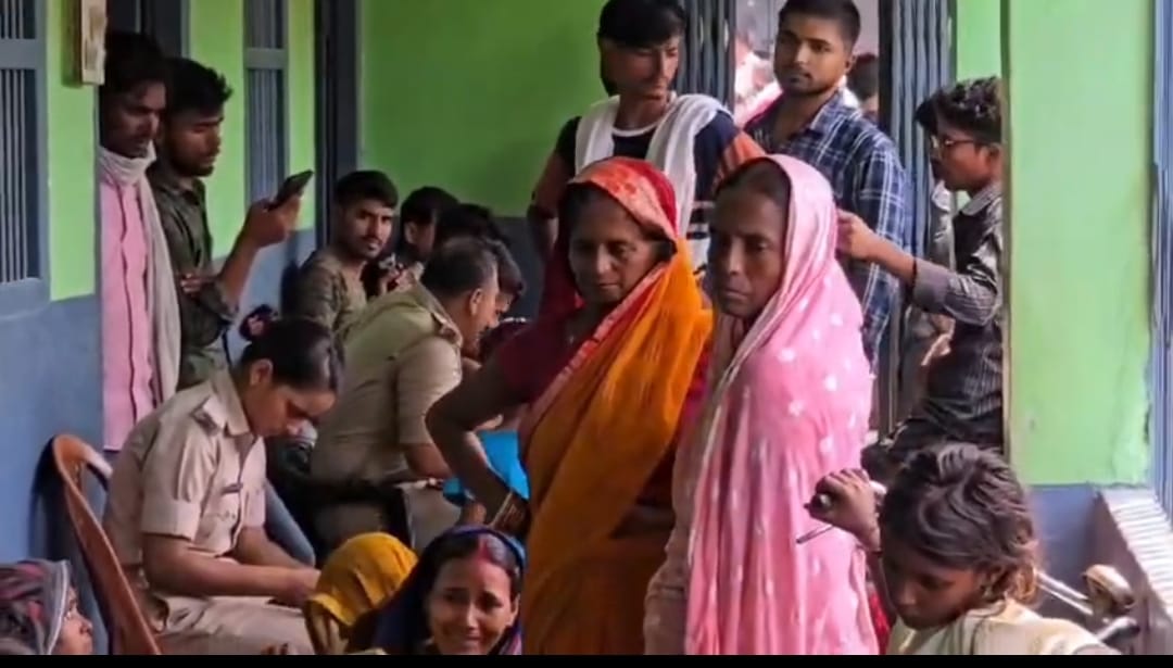 Bihar News: Child patient Death during delivery, family members create ruckus clinic running without doctor