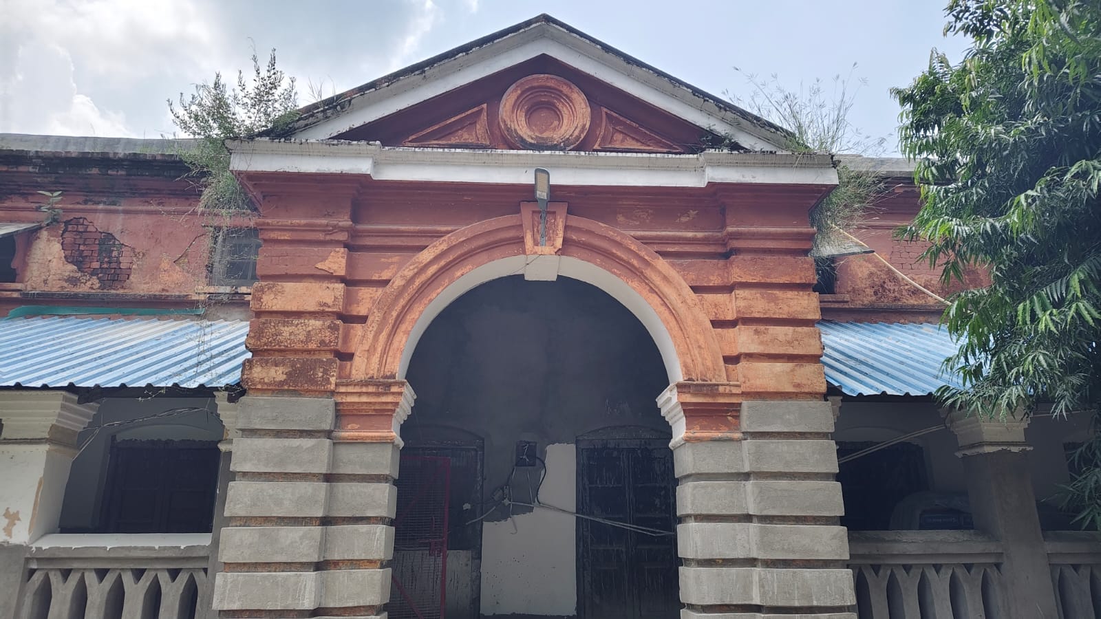 पुराने बीएसए कार्यालय भवन का हो रहा जीर्णोद्धार