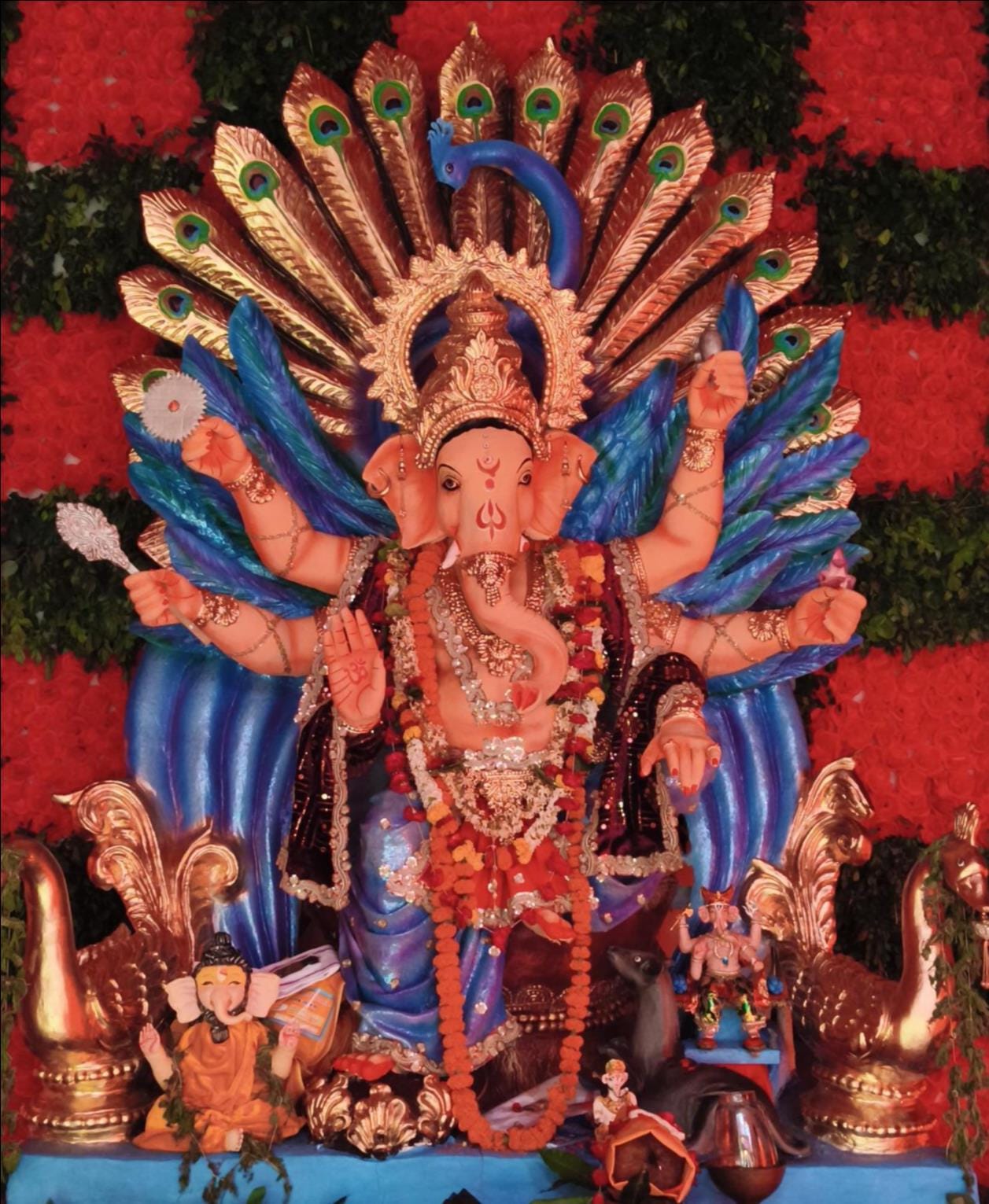 रॉबर्ट्सगंज दुग्धेश्वर महादेव मंदिर के समीप गणेश महोत्सव पूजा पांडाल की भव्य प्रतिमा। संवाद