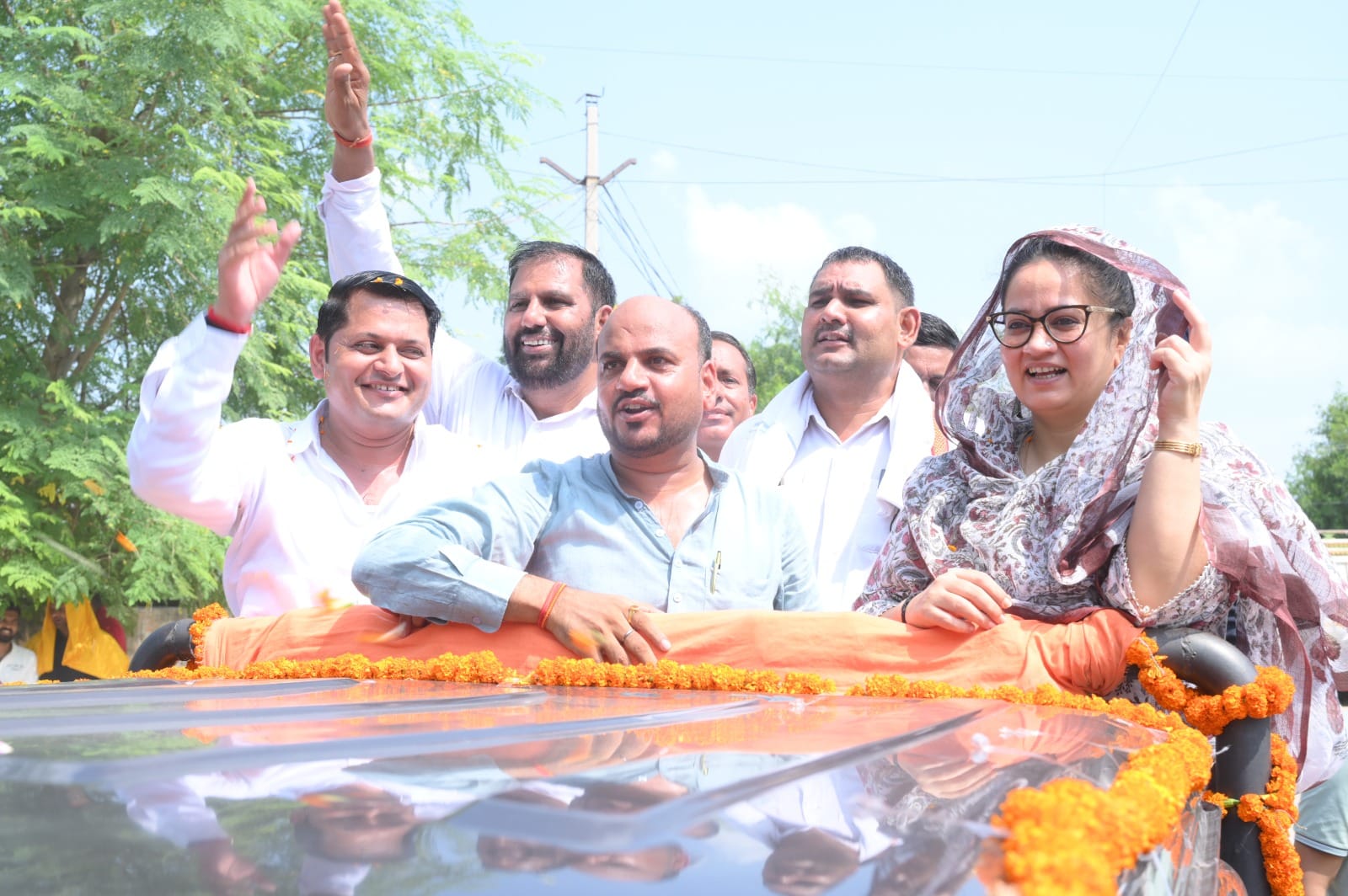 रोड शो में भाग लेतीं मंत्री आरती सिंह राव। संवाद