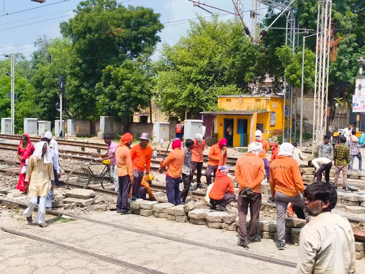 Railway crossing closed for repairs; vehicles forced to take a 5-km detour.