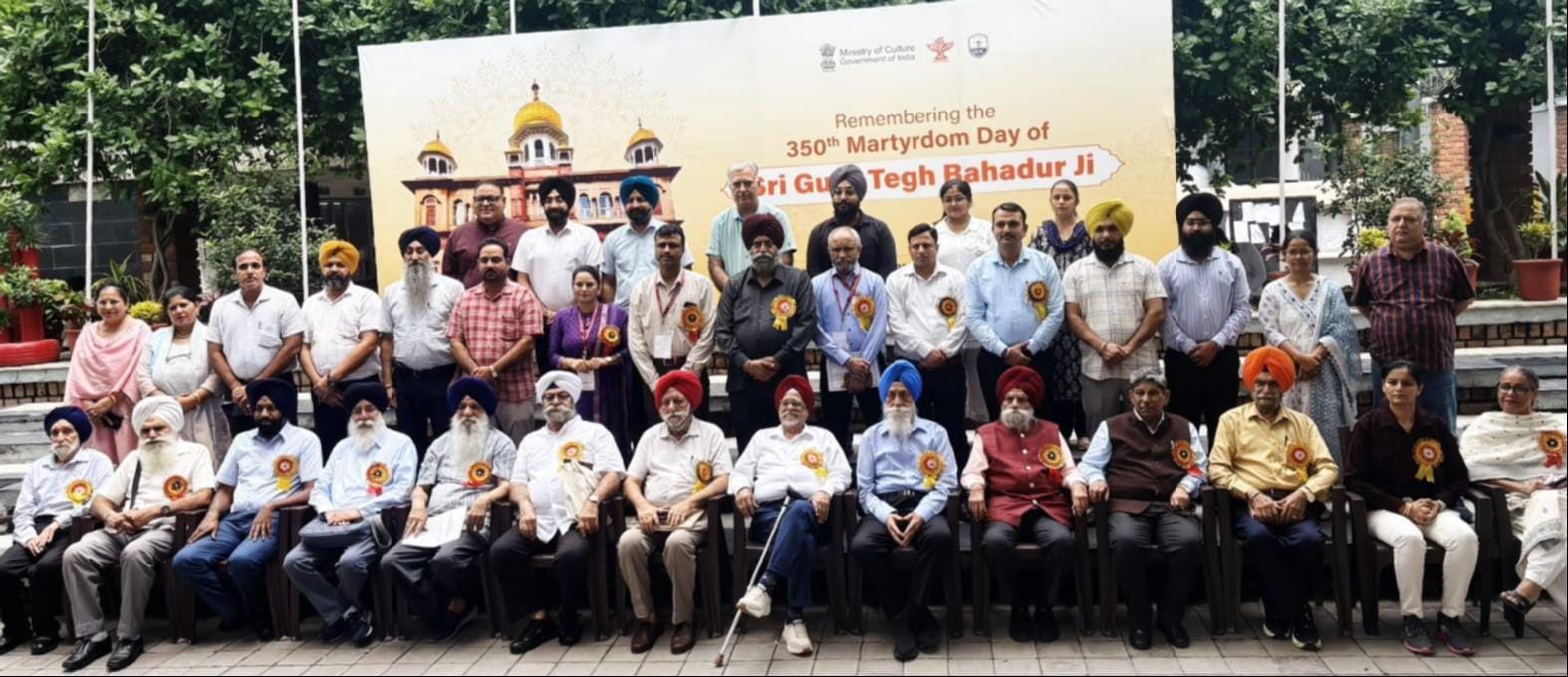 राष्ट्रीय संगोष्ठी के दौरान मौजूद साहित्य अकादमी के पदाधिकारी। आयोजक