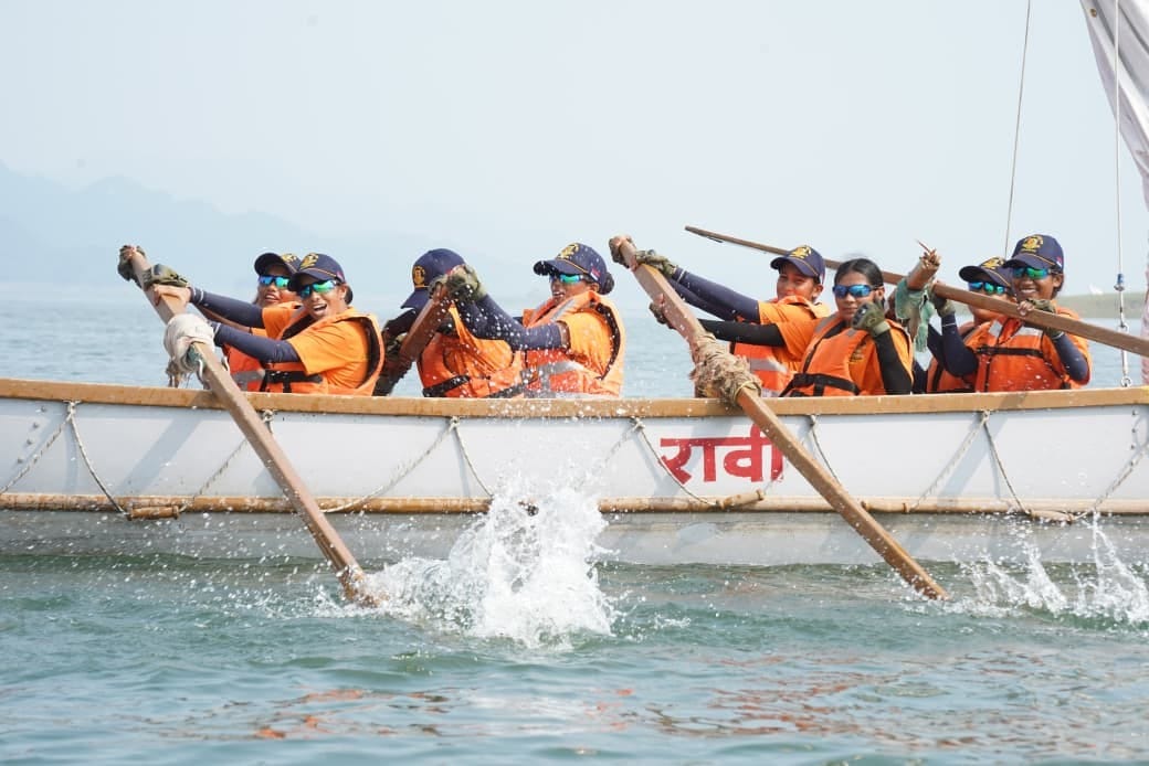 NCC cadets conveyed a message of cleanliness by undertaking a 30-km boat expedition.