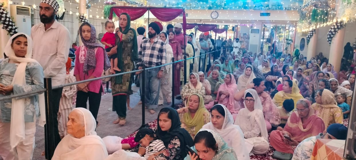 Bowed before the Guru Granth Sahib and sought blessings.