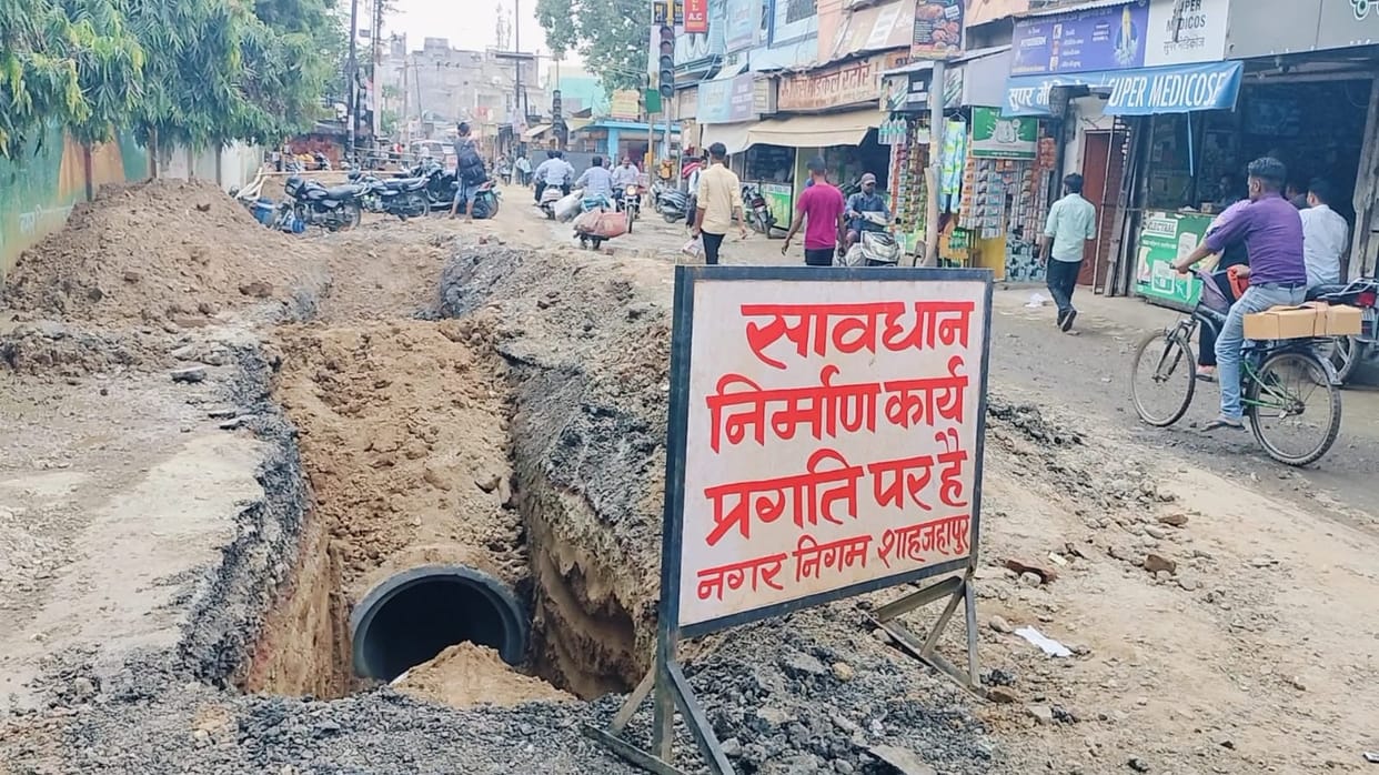 Bus routes diverted due to Hume pipe installation near the women's police station.