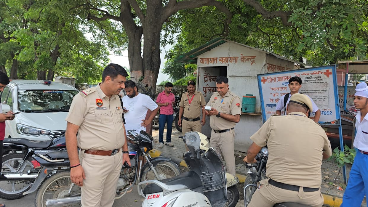 Traffic police impounded 20 vehicles