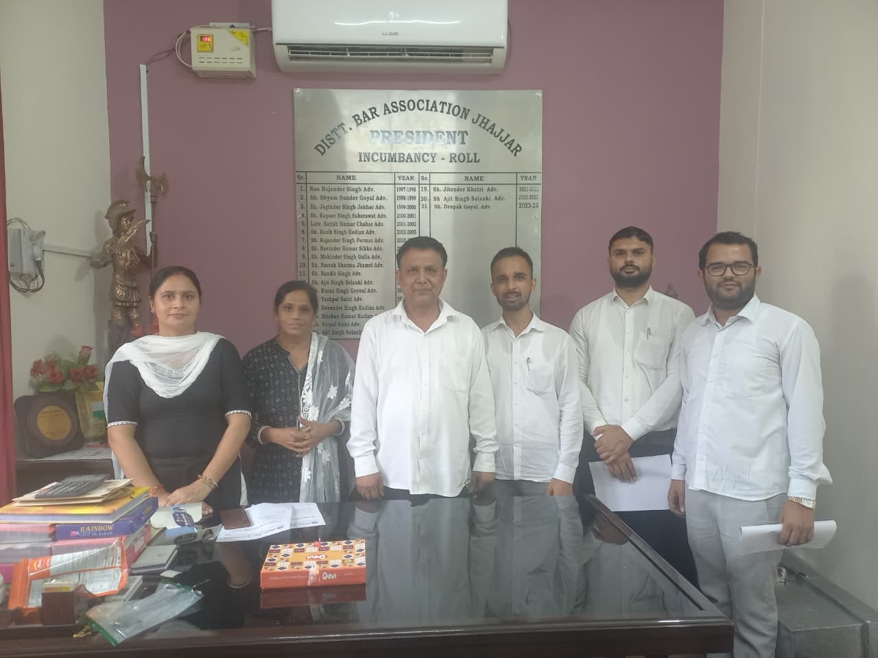 16jjrp29- झज्जर। बार एसोसिएशन झज्जर के नवनियुक्त पदाधिकारी। स्रोत- बार एसोसिएशन