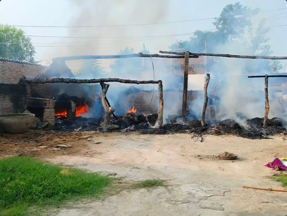 A cylinder leaked while breakfast was being prepared, causing a fire that burned down a thatched house