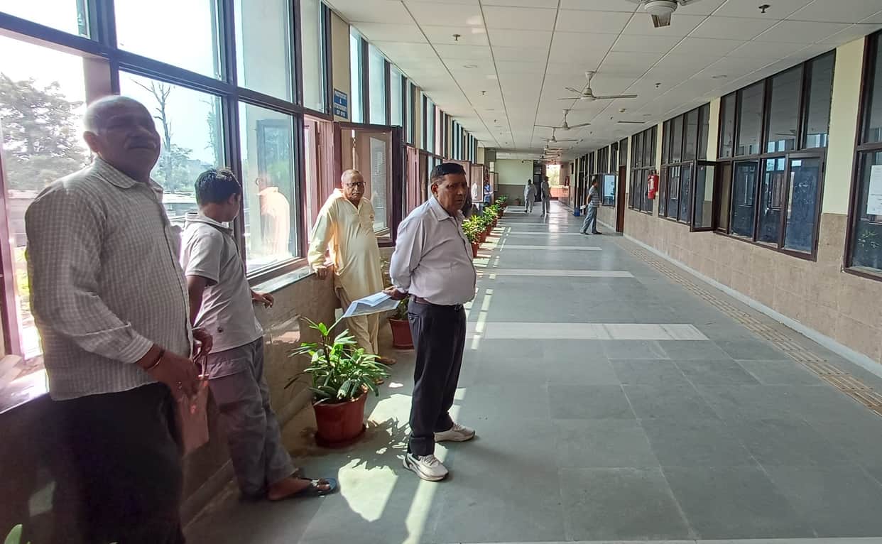 Over 13,636 mutation cases pending; people making repeated rounds of Patwar offices.
