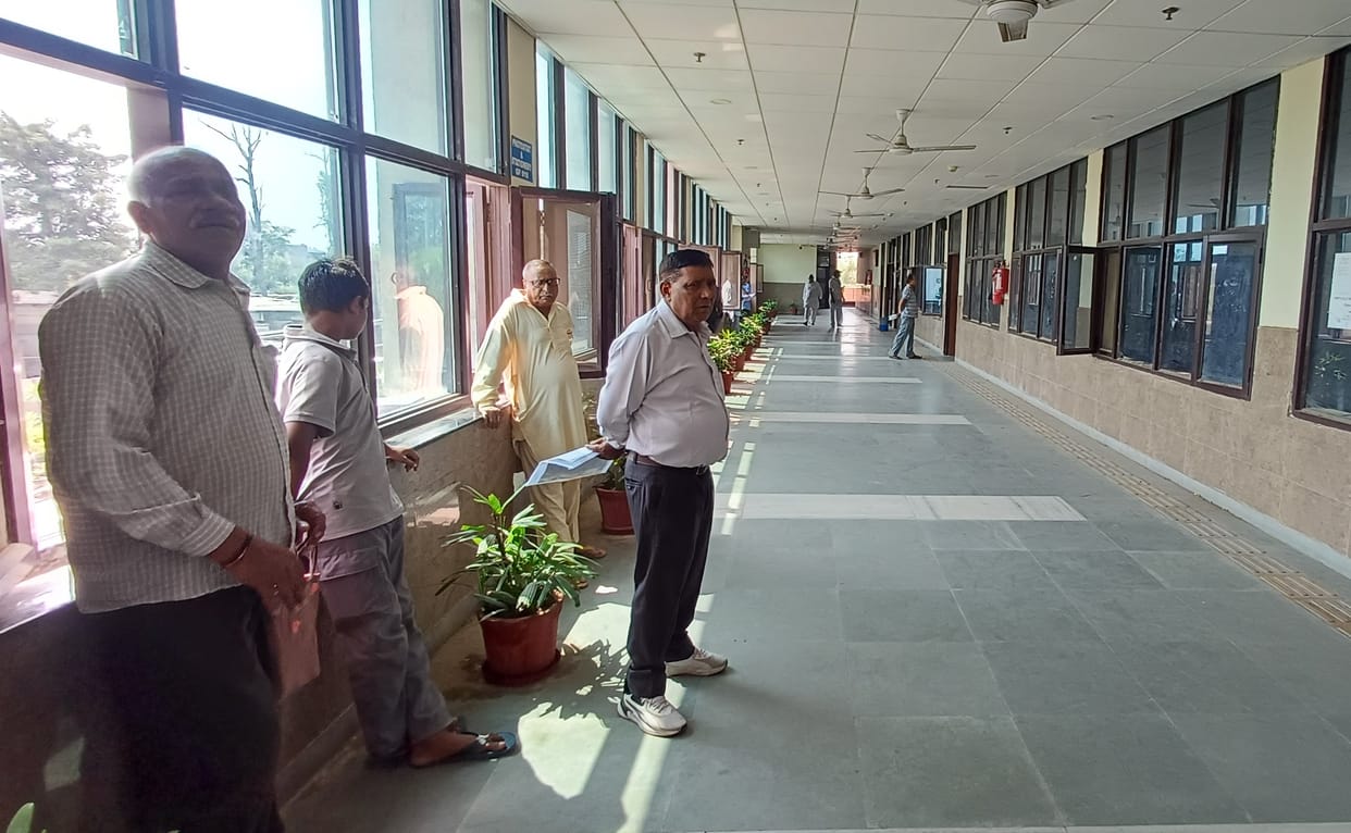 Over 13,636 mutation cases pending; people making repeated rounds of Patwar offices.