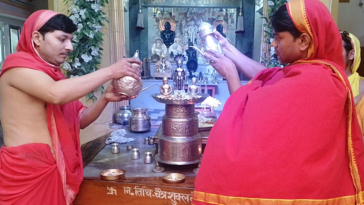 Jain devotees thronged the Jalabhishek and Shanti-dhara Mahabhishek ceremonies.