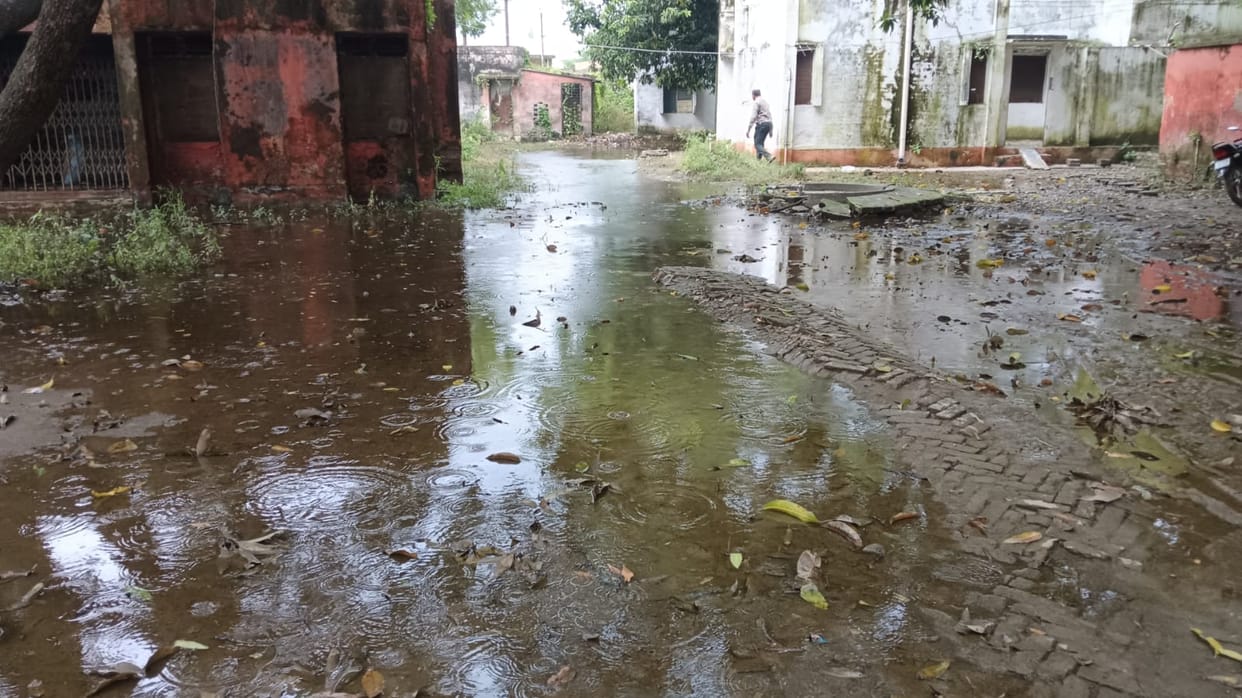 The drainage system in health centers is poor
