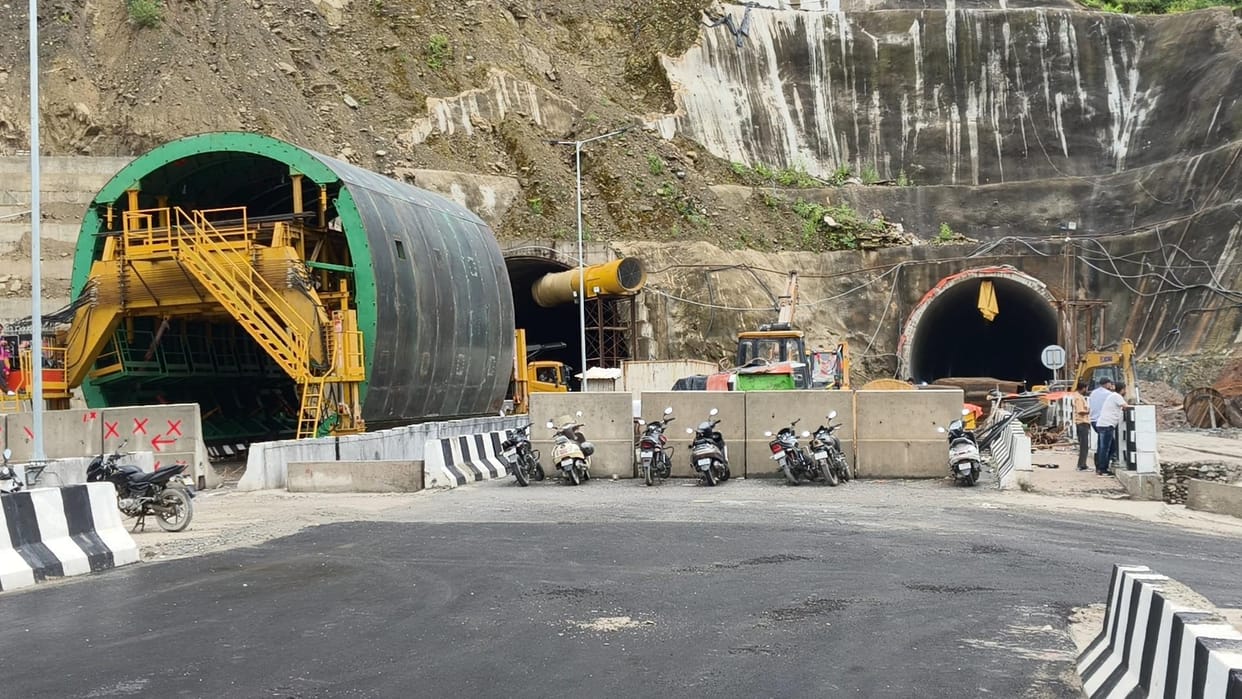 60% excavation of Mandi bypass tunnels completed; project to be ready by September 2027.