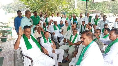 बैठक के दौरान मौजूद भाकियू के प्रदेश अध्यक्ष व अन्य पदाधिकारी। भाकियू