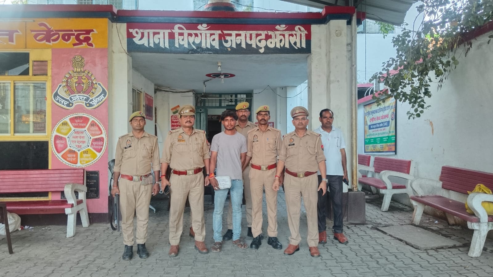 चिरगांव में पकड़ा गया हत्यारोपी