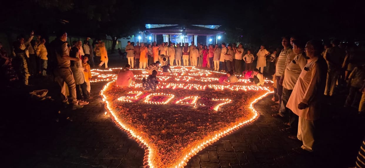 Map of the country and the Tricolour created using 5,100 lamps.