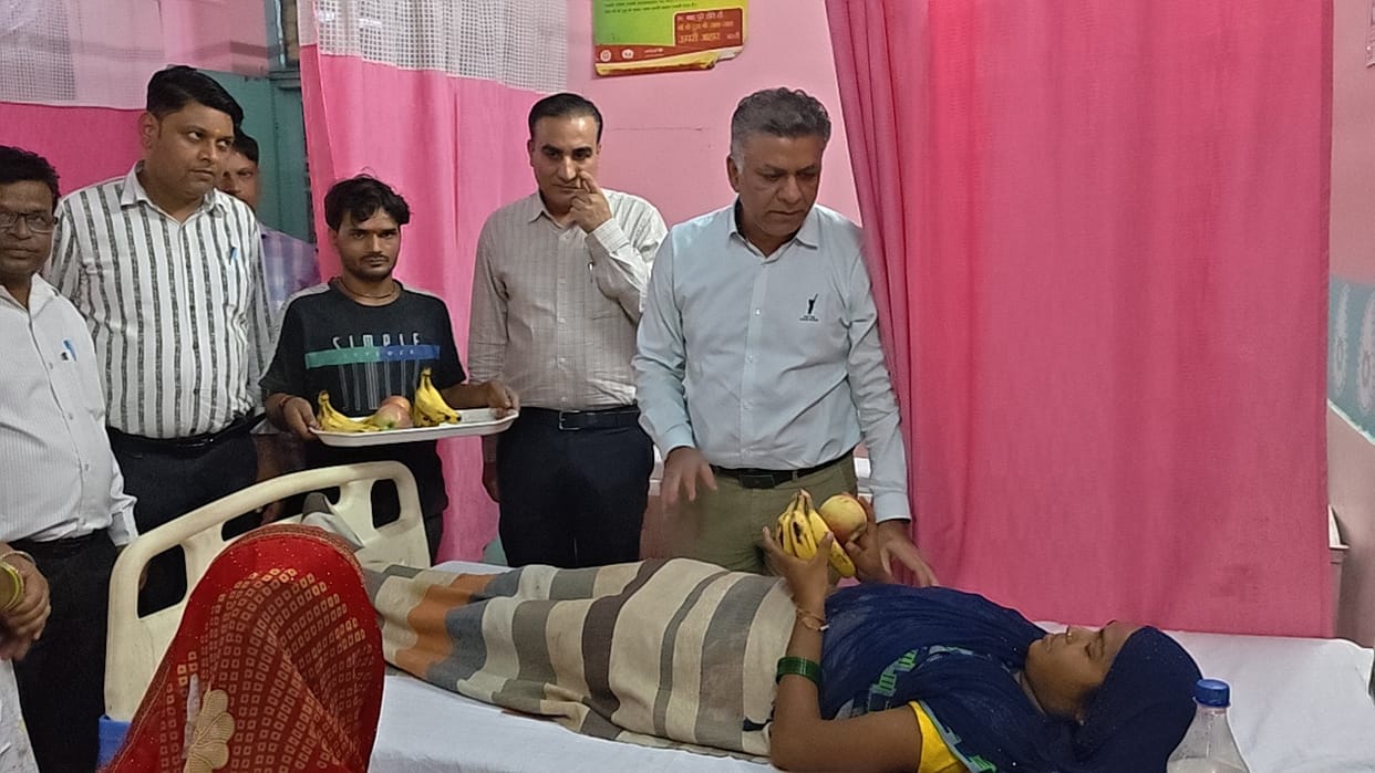 Joint Director visits hospital to take stock of the situation.