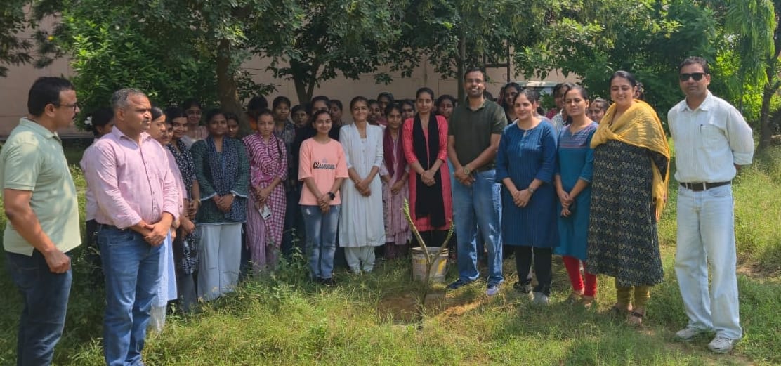 Female students planted saplings on Ozone Day.