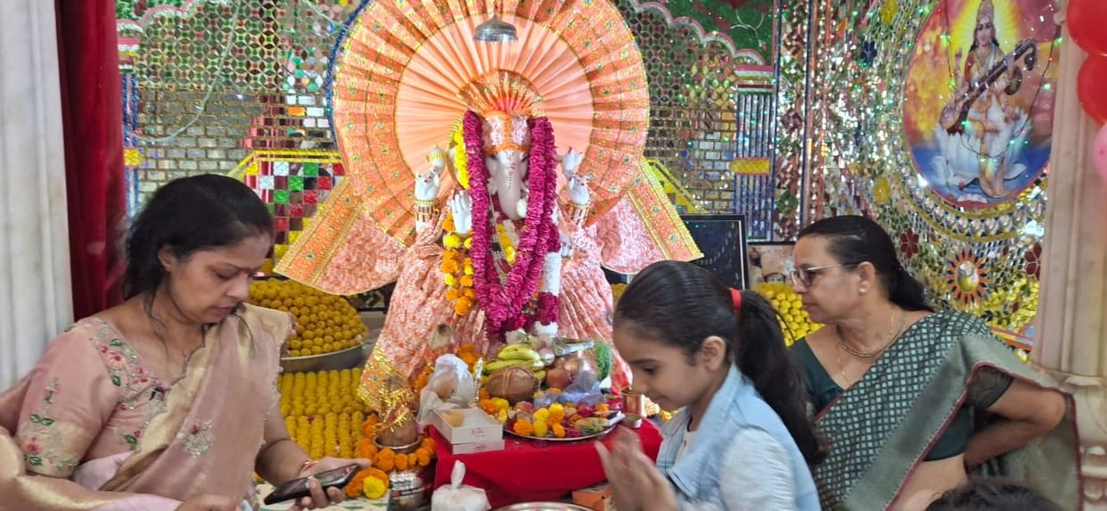 People swayed to the tune of 'Mangal Murti